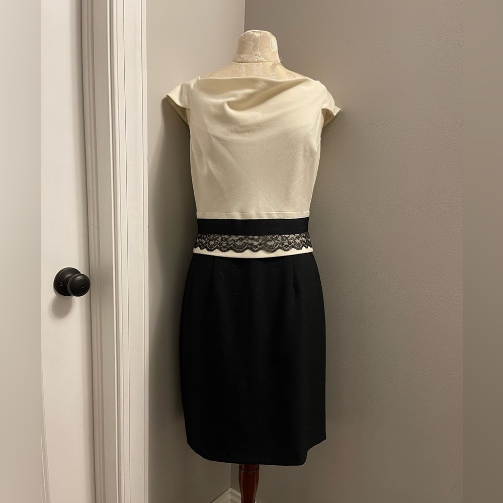Tahari Sheath Dress size 6. Smoke free.